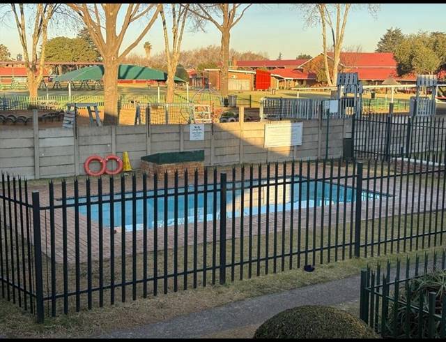 2 BEDROOM TOWNHOUSE FOR SALE IN RAVENSWOOD